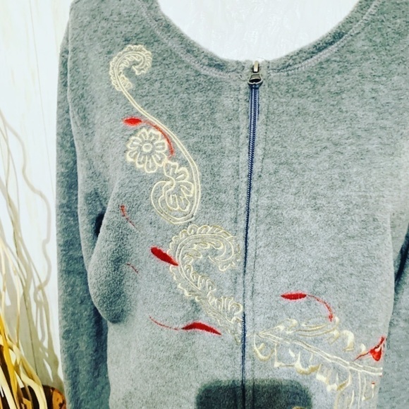 REBECCA Malone Gray Embroidered Fleece Sweater - Picture 4 of 9